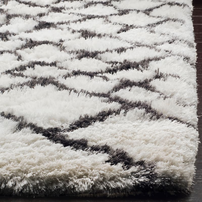 SAFAVIEH Handmade Toronto Shag Brittnay Polyester Rug