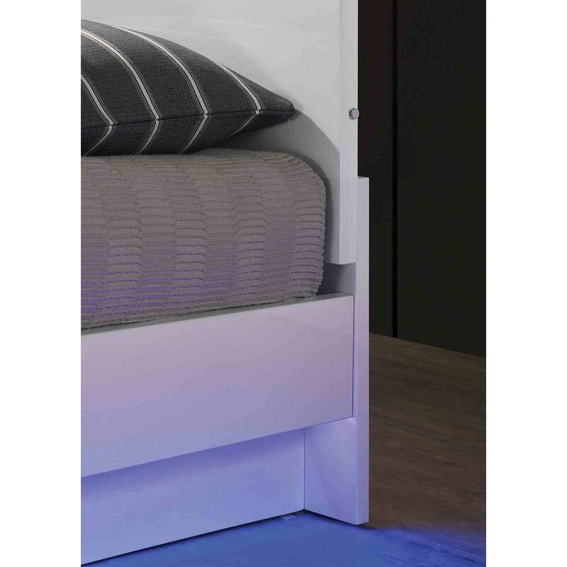 Contemporary White Finish 4 Piece Bedroom Set Bed Nightstand Dresser Mirror