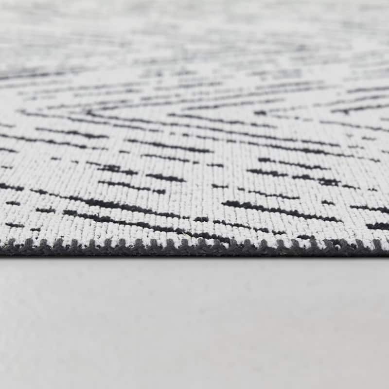Felicia Transitional Chevron Indoor/Outdoor Area Rug