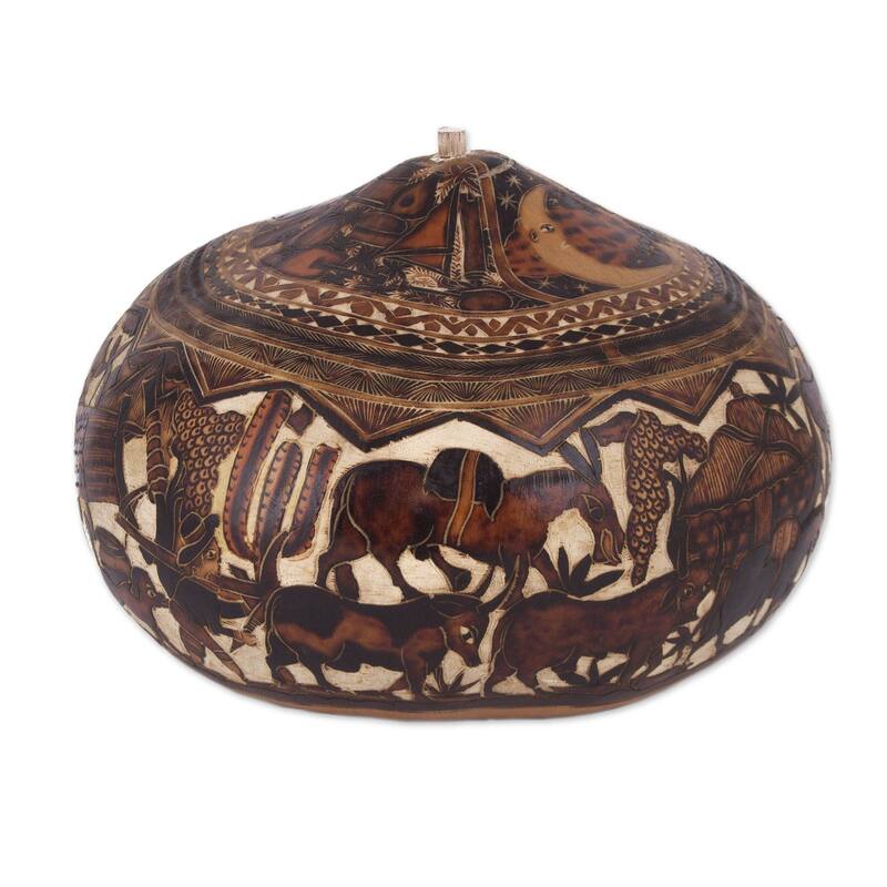 Handmade Mantaro Valley Gourd Decorative Box (Peru) - 6" H x 8.75" Diam.