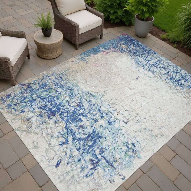 Machine Washable Indoor/ Outdoor Abstract Scribble Chantille Rug