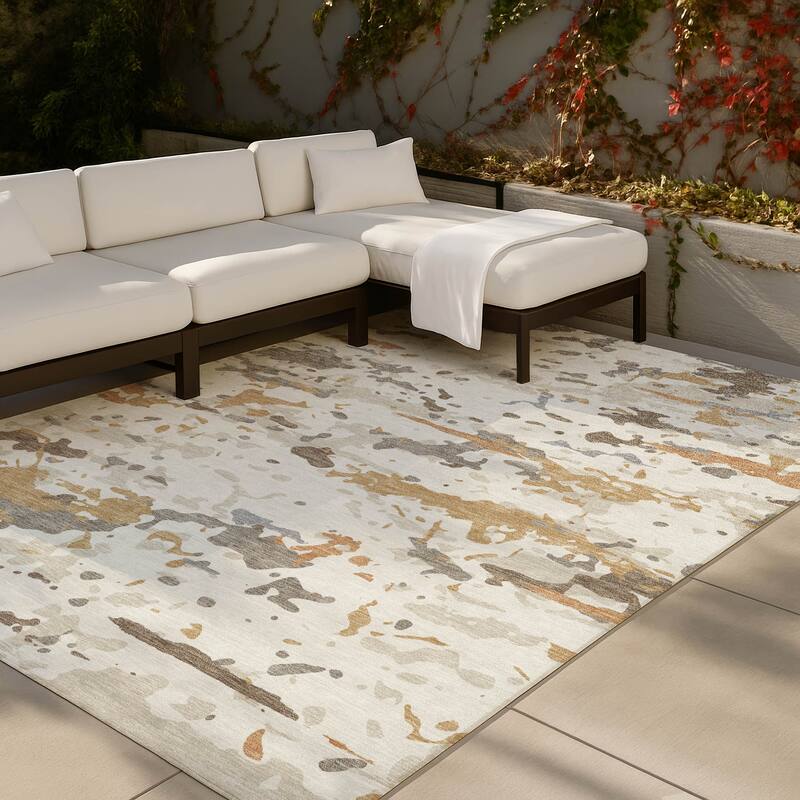 Machine Washable Indoor/ Outdoor Modern Calhan Chantille Rug