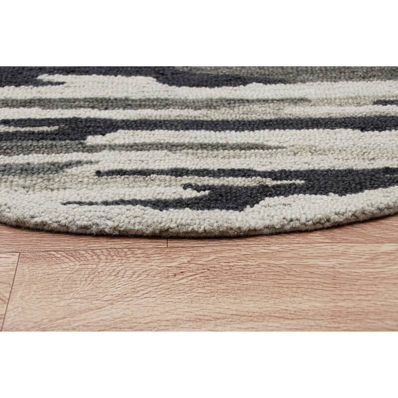 Sevita Distressed Cabin Camouflage Round Rug
