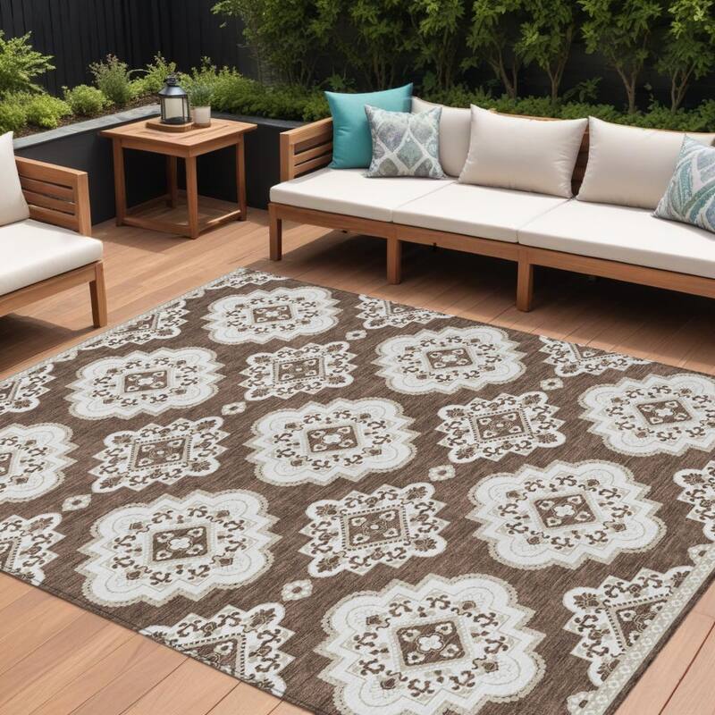 HomeRoots Medallion Transitional Rectangle Outdoor Rug - 10' X 14'