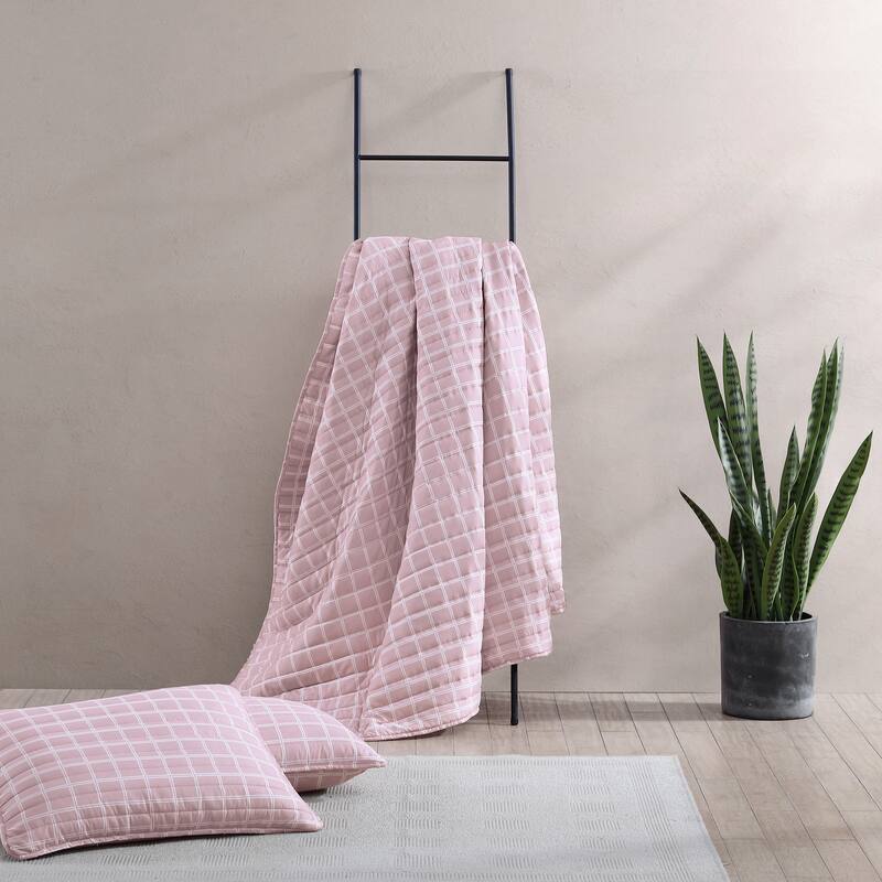 City Scene Woven Grid Pink Quilt & Sham Set