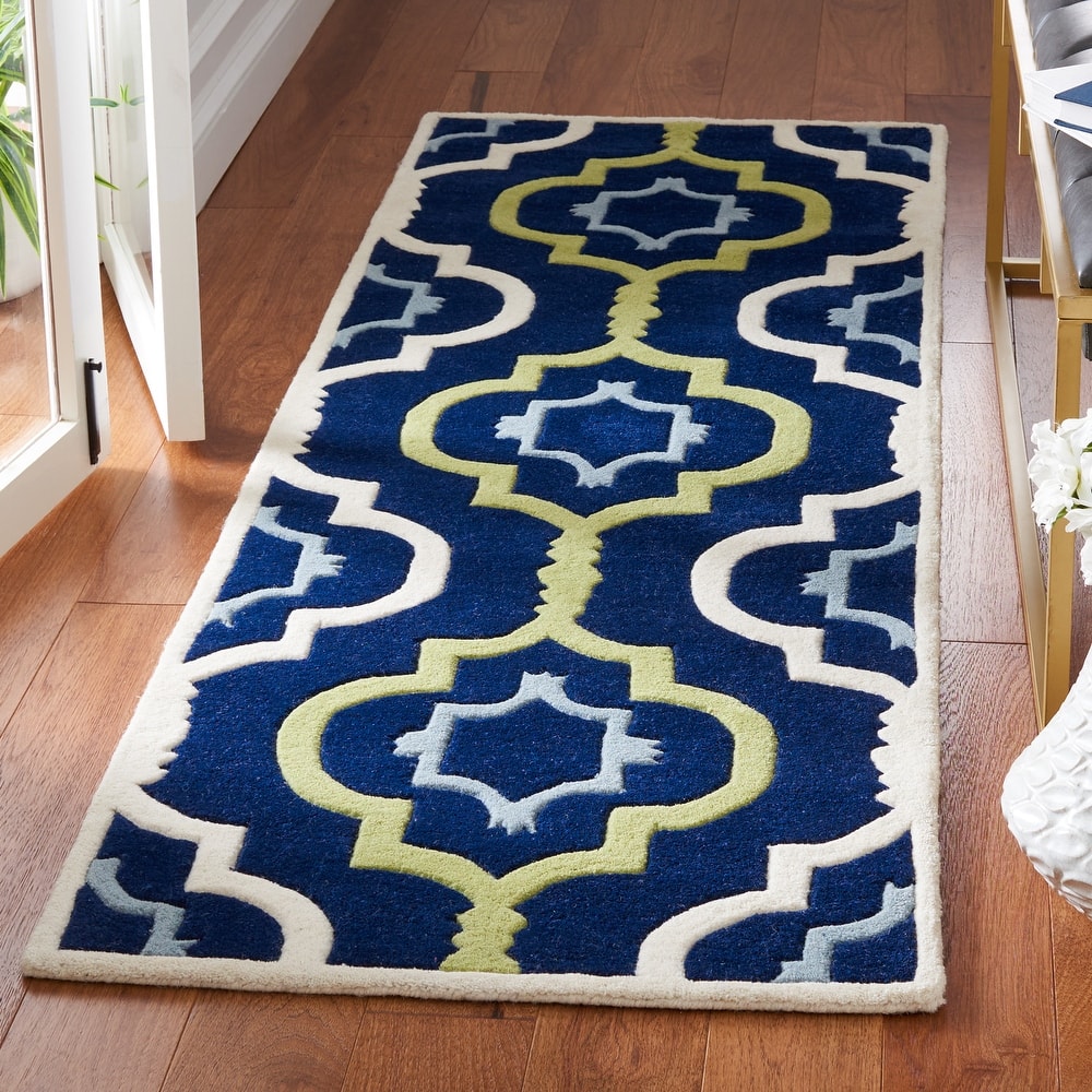 SAFAVIEH Handmade Chatham Vaka Modern Wool Rug