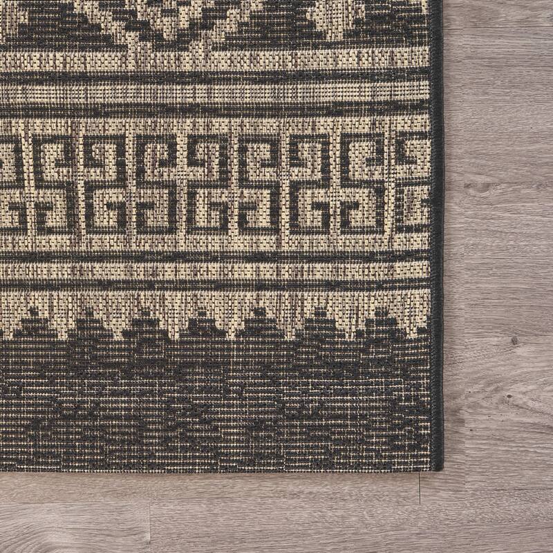 Sevita Geometric Vestige Indoor/Outdoor Rug