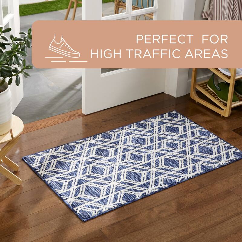 TOWN & COUNTRY EVERYDAY Walker Modern Diamond Everwash Washable Multi-Use Non-Slip Backing Decorative Rug
