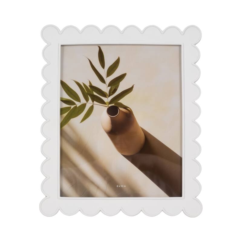 Resin Scalloped Edge Decorative Photo Frame - White