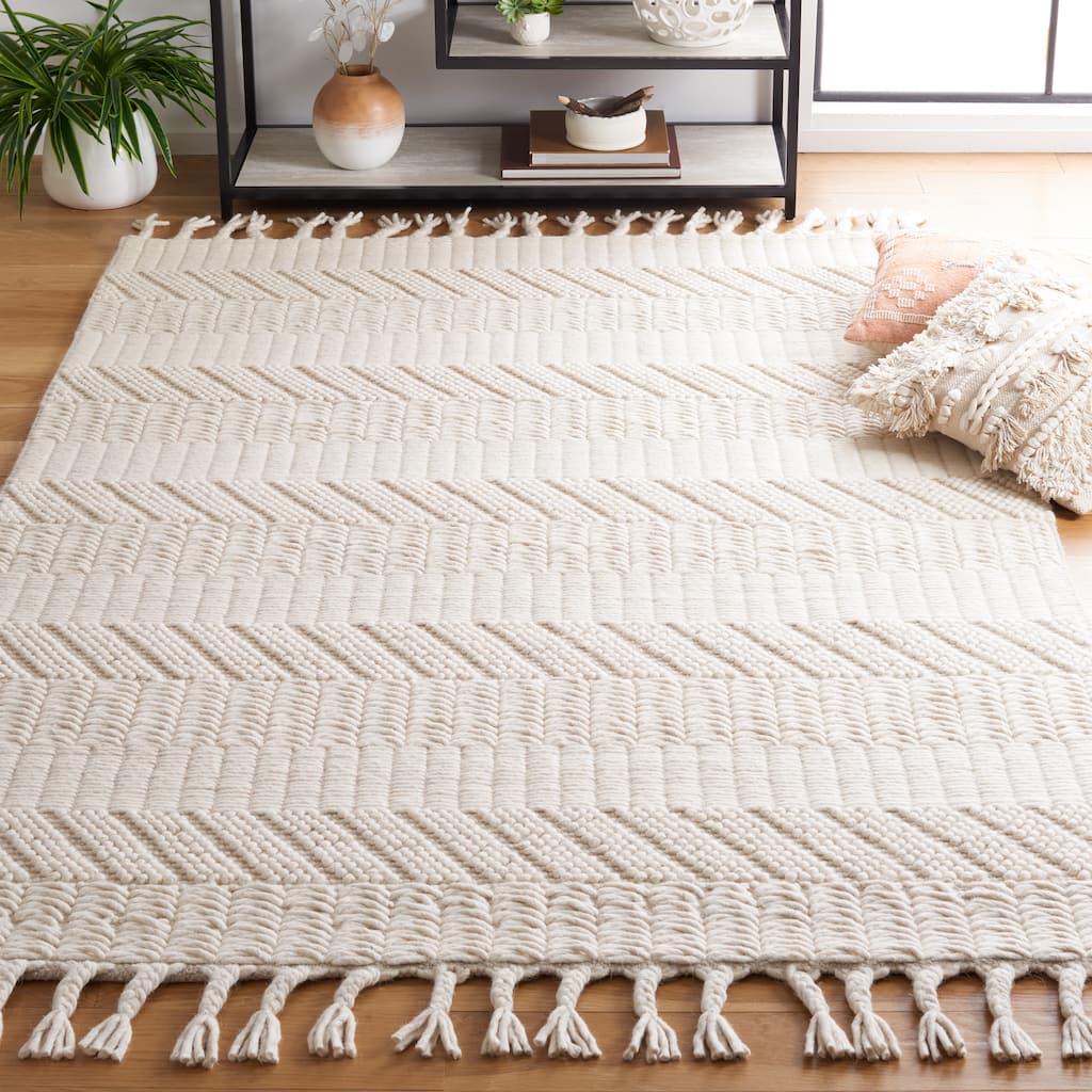 SAFAVIEH Handmade Natura Ninon Wool Rug