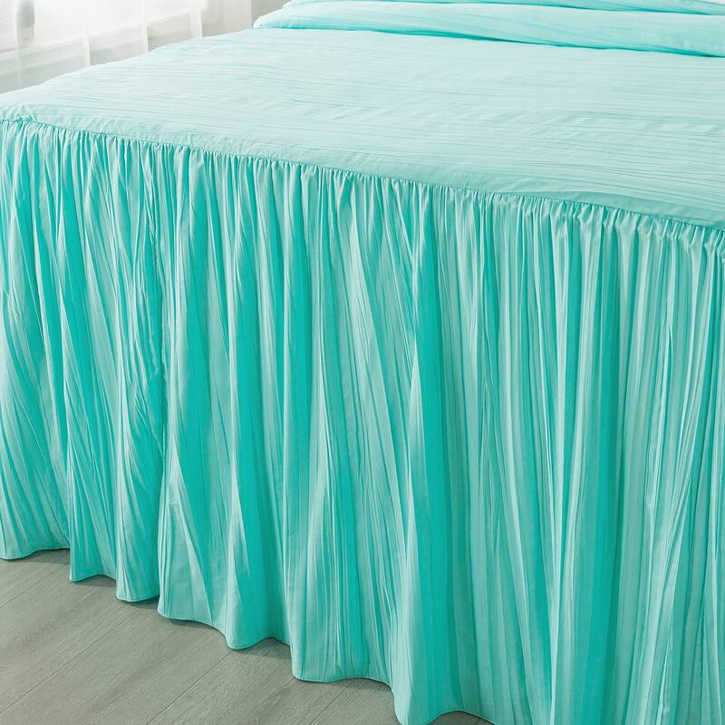 Pleated Ruffle Skirt Bedspread with a Rug
