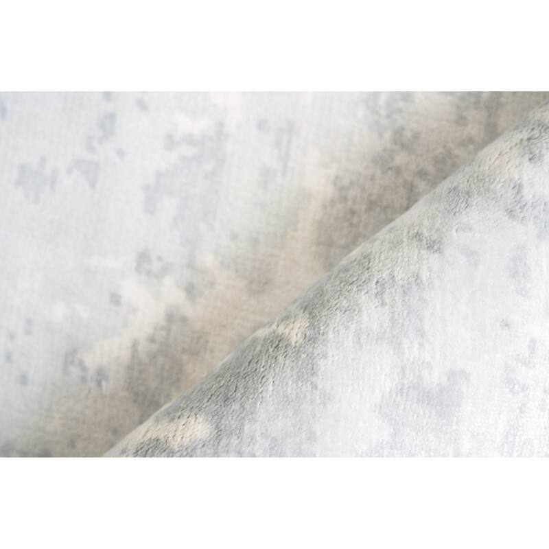 EXQUISITE RUGS Koda Hand-loomed Bamboo Silk Silver/Grey Area Rug.