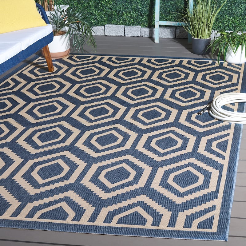 SAFAVIEH Courtyard Carolee Indoor/ Outdoor Patio Backyard Rug