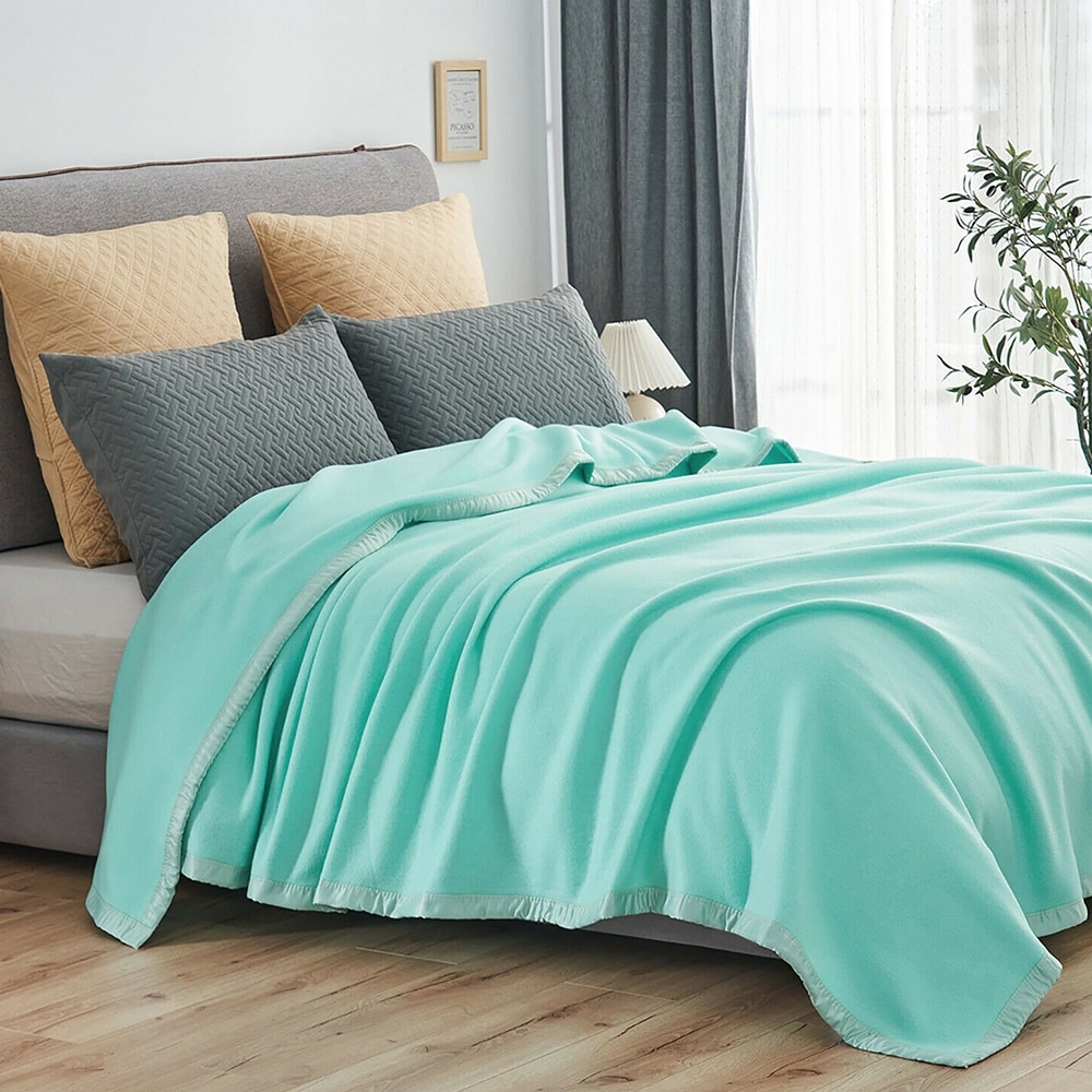Robin fleece blanket top