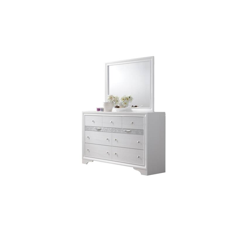 Traditional 7 Drawer Dresser in made with Wood - White
