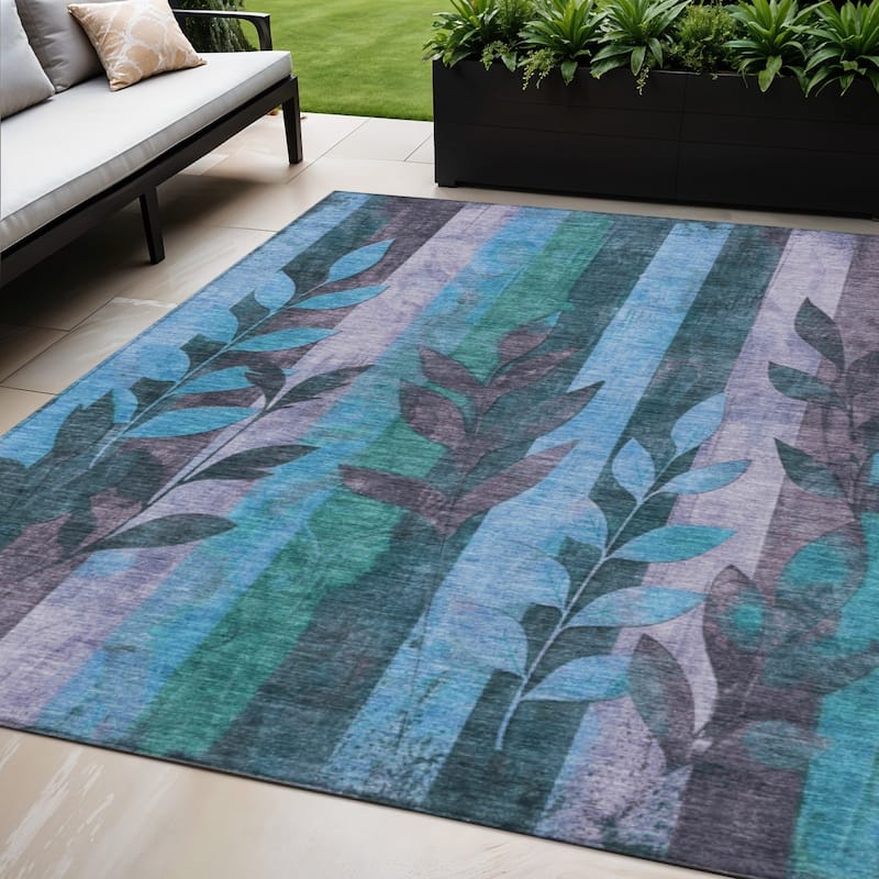 HomeRoots Floral Transitional Rectangle Outdoor Rug - 5' X 8'
