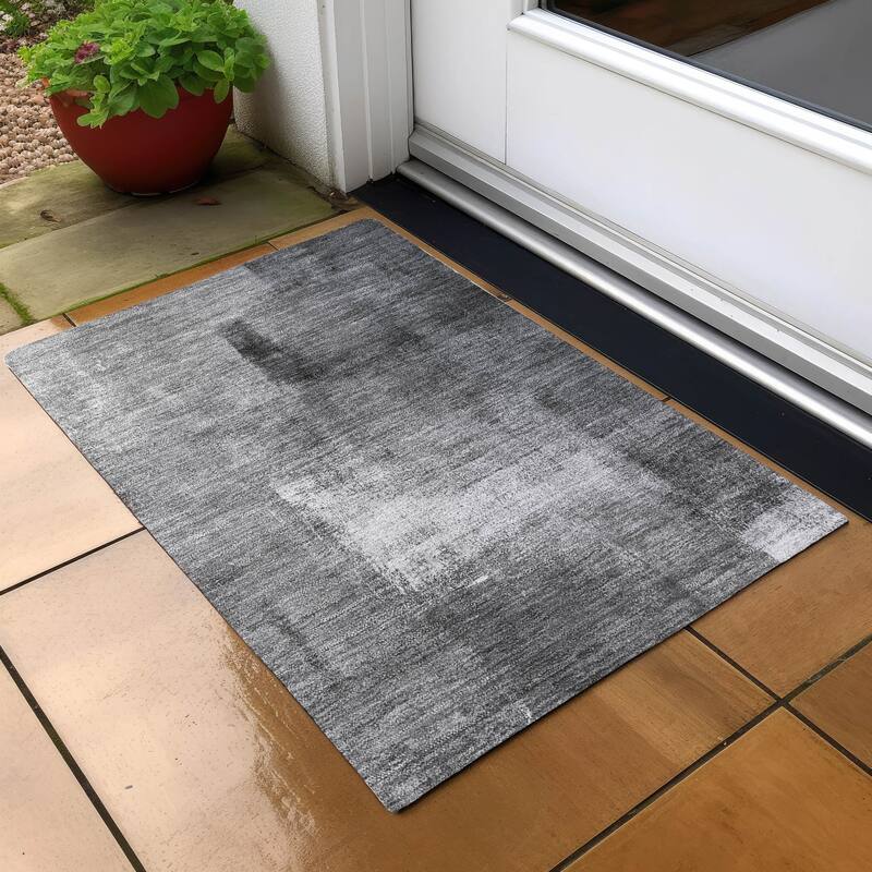 Machine Washable Indoor/ Outdoor Chantille Solid Ombre Rug - Gray - 1'8" x 2'6"
