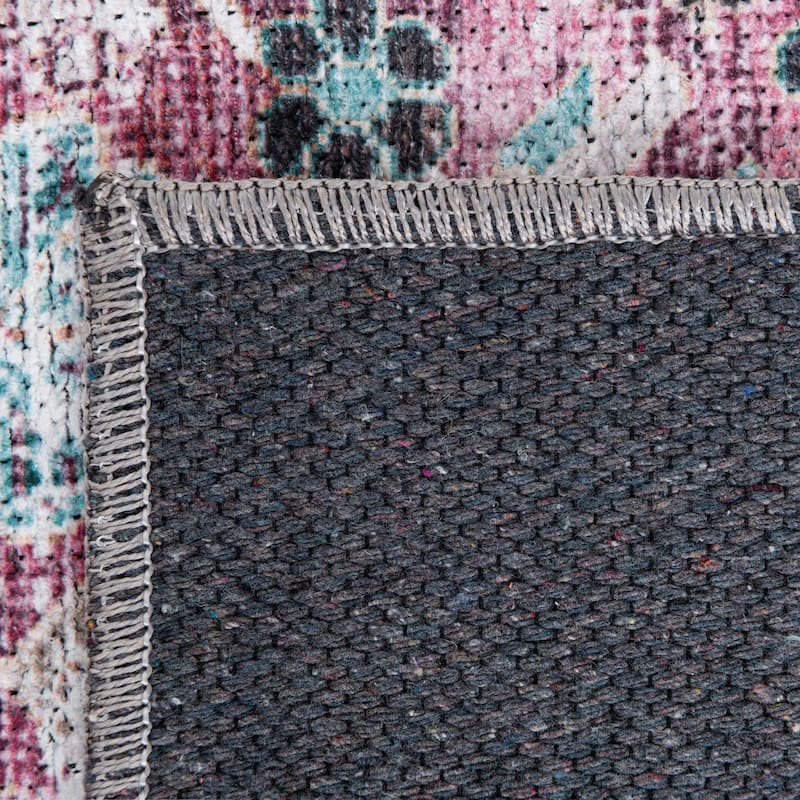 Traditional Tira Collection Area Rug