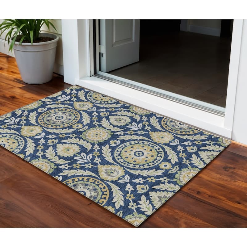 HomeRoots Floral Transitional Rectangle Outdoor Rug - 3' x 5'