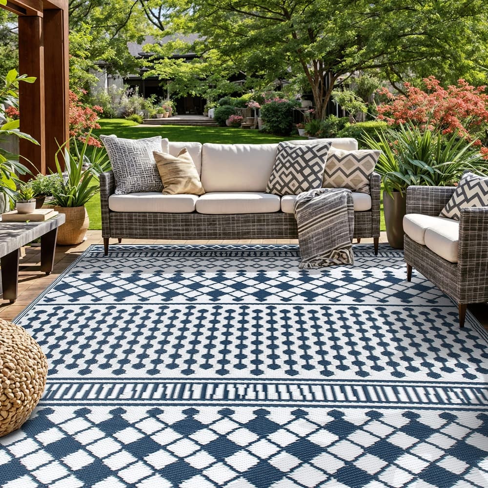 World Rug Gallery Contemporary Bohemian Geometric Reversible Recycled Plastic Outdoor Rugs