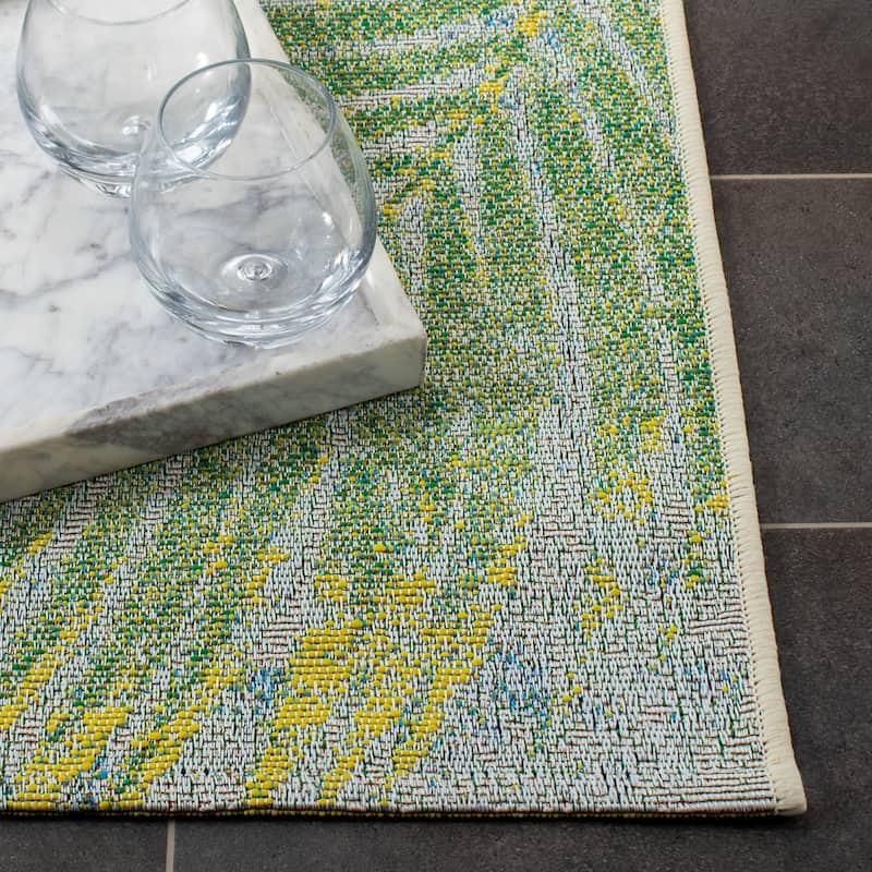 SAFAVIEH Summer Palmey Tropical Indoor/ Outdoor Waterproof Patio Backyard Rug