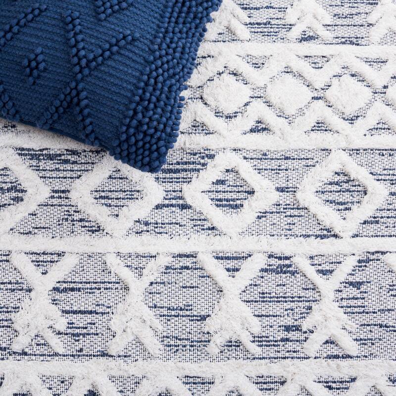 SAFAVIEH Augustine Tahmina Moroccan Boho Fringe Rug