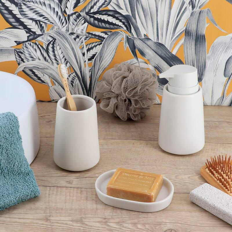 SMOOTH Collection of Bathroom Accessories up to 4 Pieces.