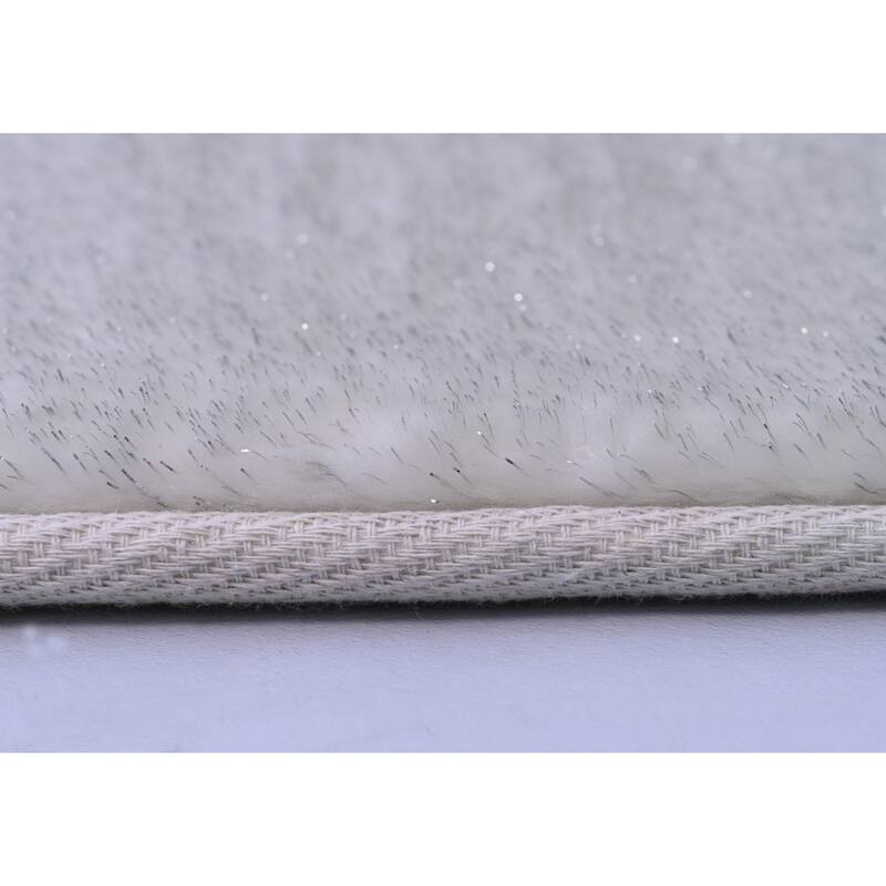 Asteri Collection White Solid Color Area Rug - 5' x 7'