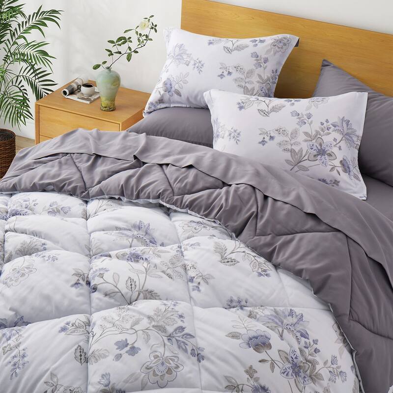 All Season Floral Printed Reversible 7-Piece Bed in a Bag With Sheet Set