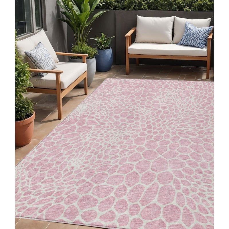 HomeRoots Geometric Transitional Rectangle Outdoor Rug - 5' X 8'