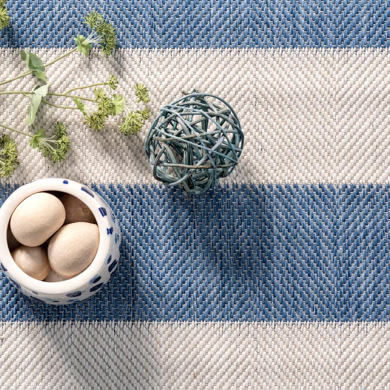 Nuloom Alexis Striped Indoor/Outdoor Area Rug