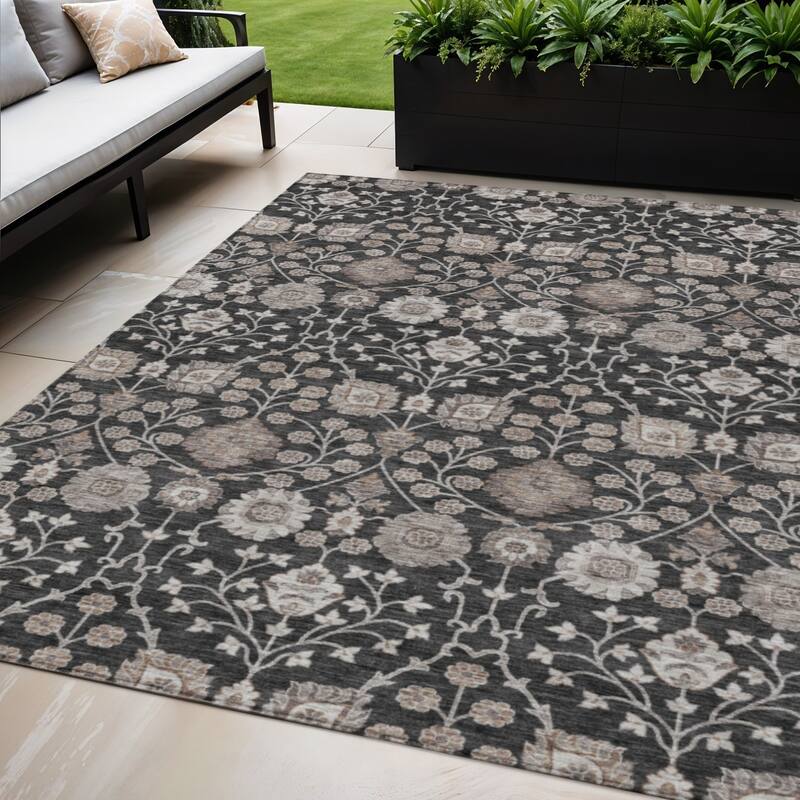 HomeRoots Floral Transitional Rectangle Outdoor Rug - 5' X 8'