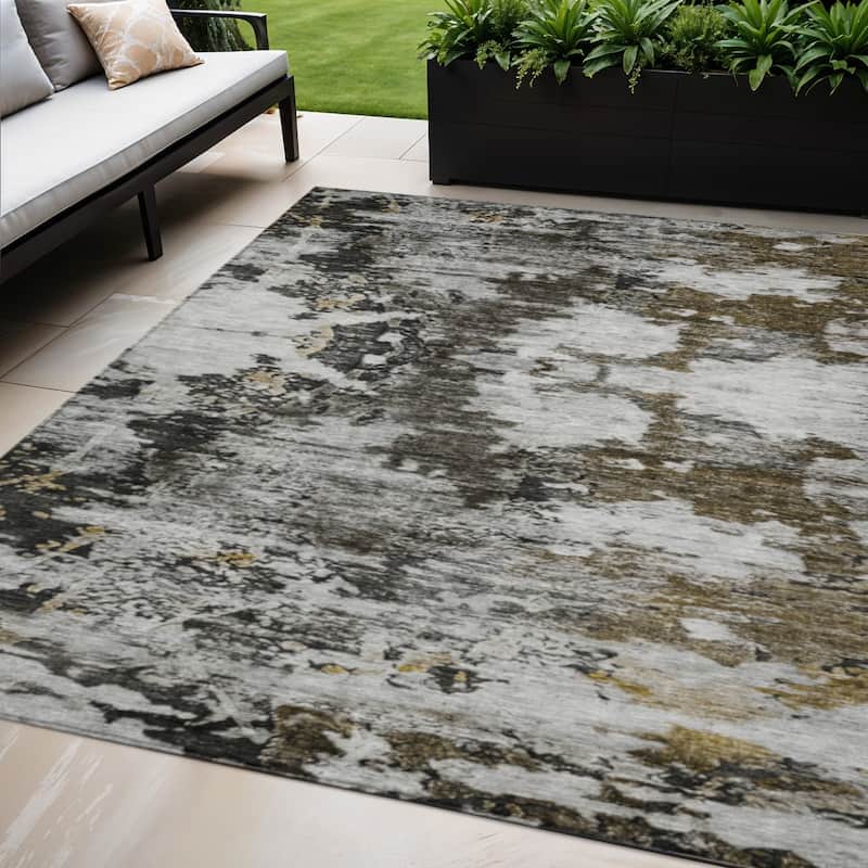 HomeRoots Abstract Transitional Rectangle Outdoor Rug - 5' X 8'