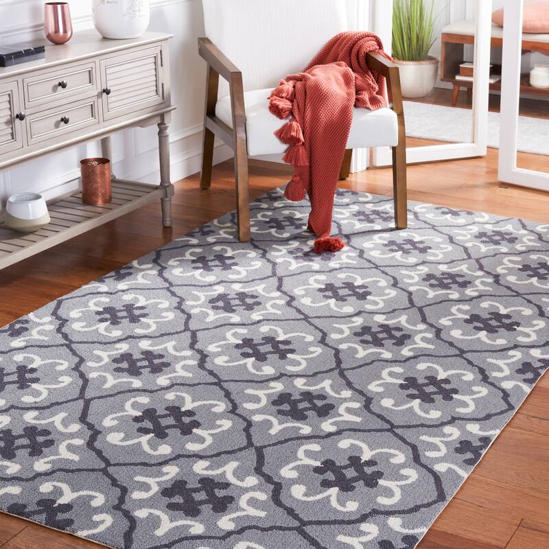 SAFAVIEH Handmade Four Seasons Deepika Floral Rug - 5' x 8' - Grey/Ivory