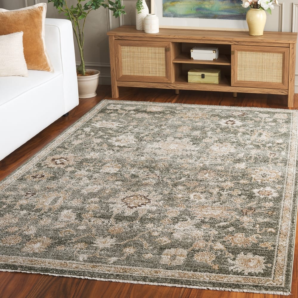 SAFAVIEH Hazel Maibrit Traditional Oriental Rug