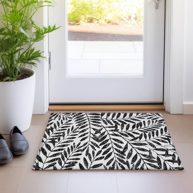 Premium Washable Super Soft Floral Jungle Mayfield Rug - Black - 1'8" x 2'6"