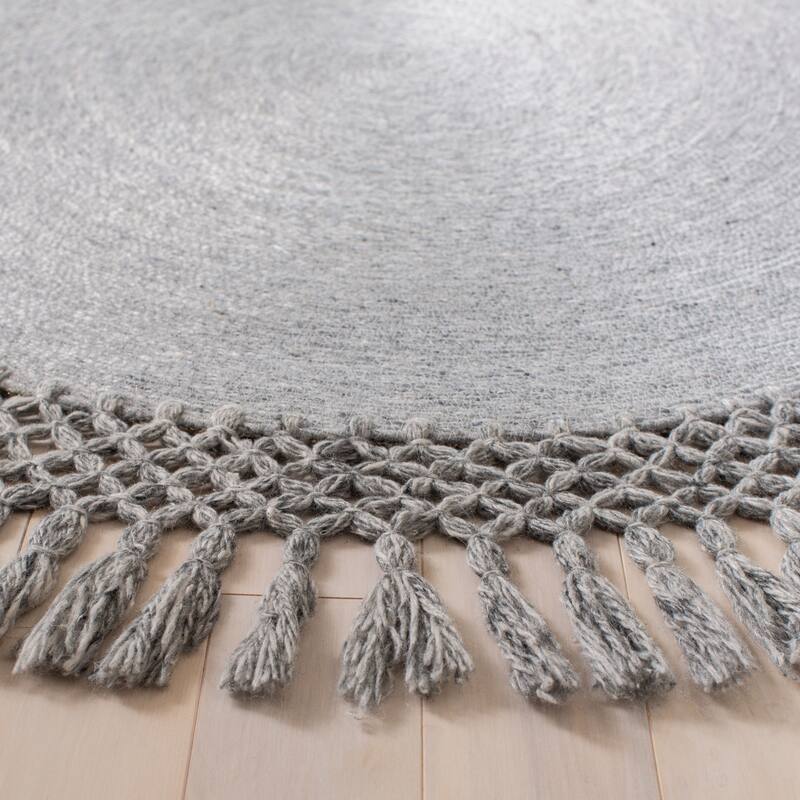 SAFAVIEH Handmade Sahara Iridian Tassel Rug
