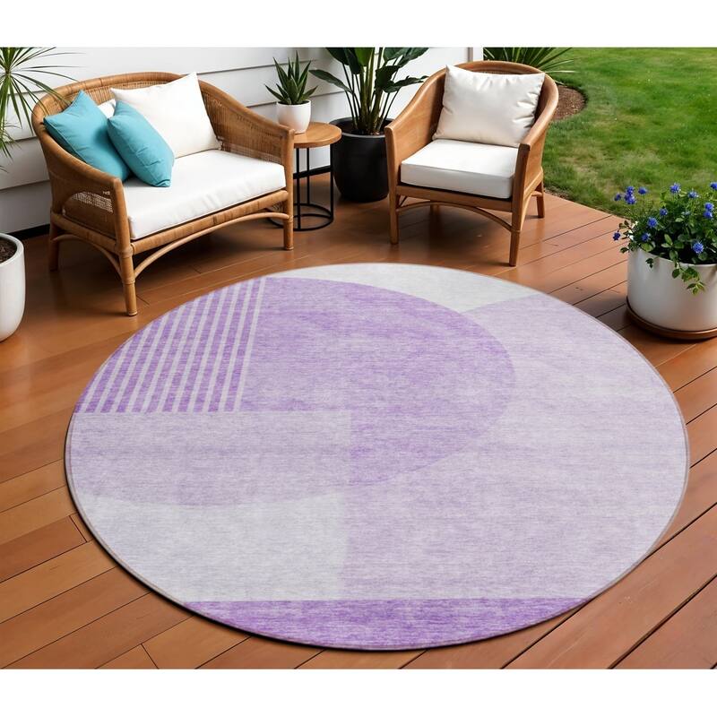 HomeRoots Geometric Transitional Rectangle Outdoor Rug - 8' Round