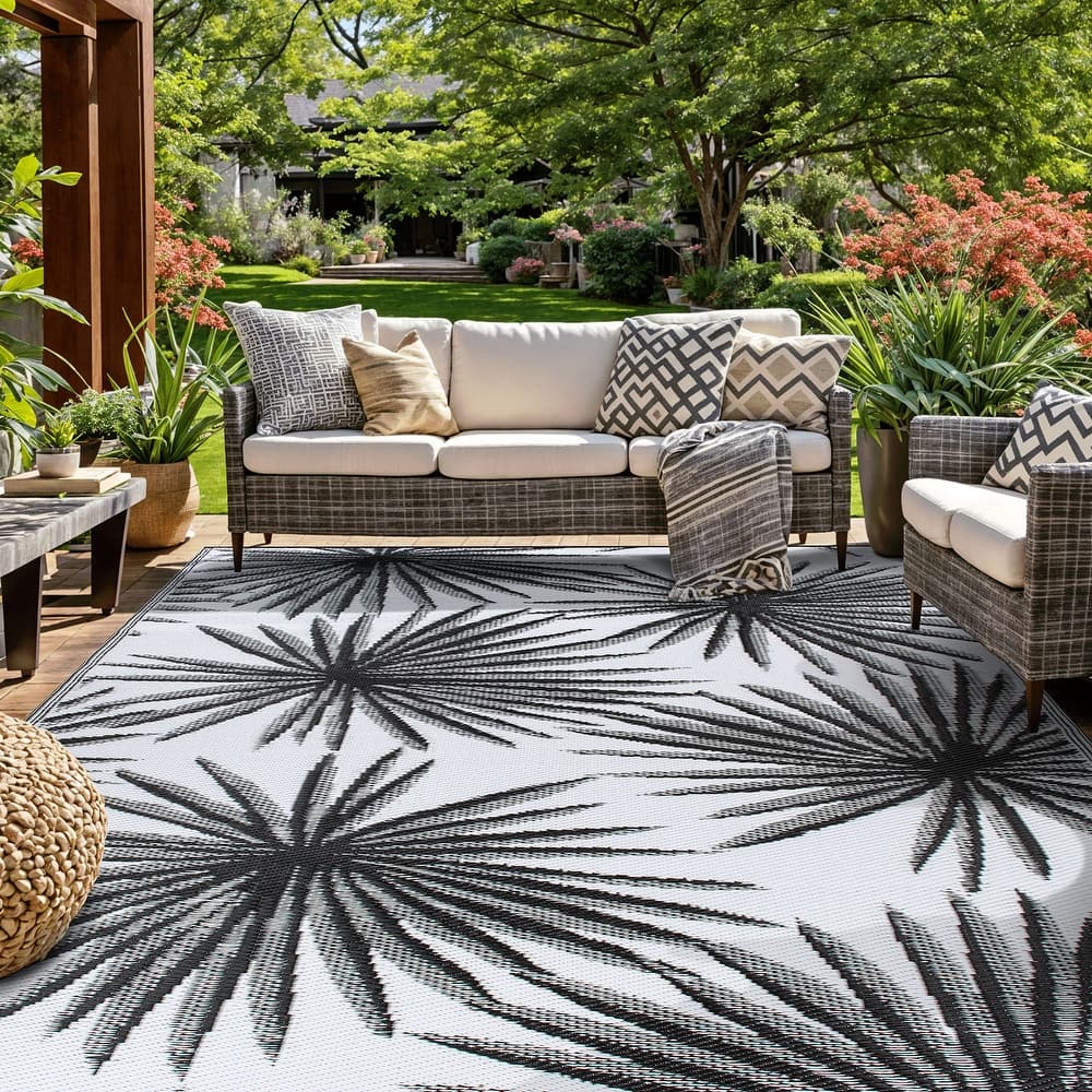 World Rug Gallery Floral Tropical Reversible Recycled Plastic Outdoor Rugs