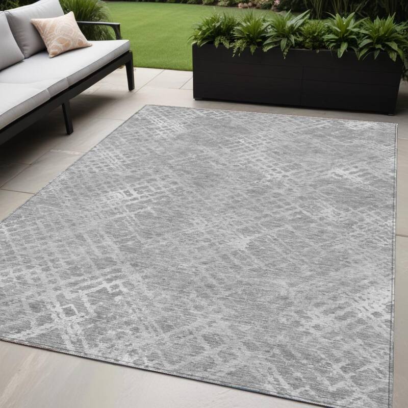 HomeRoots Geometric Transitional Rectangle Outdoor Rug - 5' X 8'