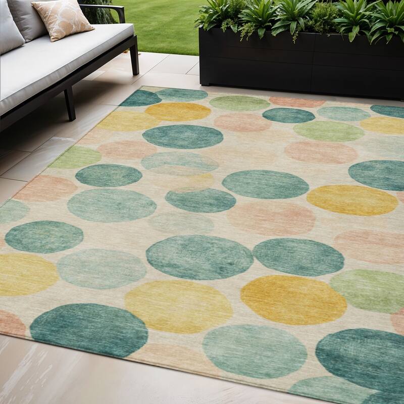 HomeRoots Geometric Transitional Rectangle Outdoor Rug - 5' X 8'
