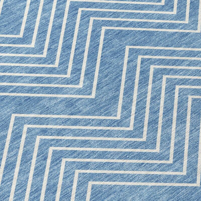 Machine Washable Indoor/ Outdoor Modern Chevron Chantille Rug