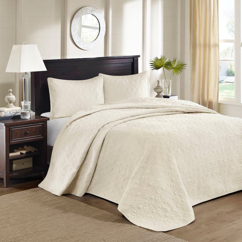 Madison Park Mansfield Reversible Oversized 3-piece Solid Texture Bedspread Quilt Set with Matching Shams