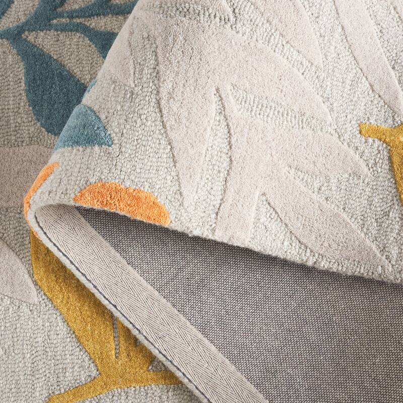 SAFAVIEH Handmade Jardin Melehat Wool Rug