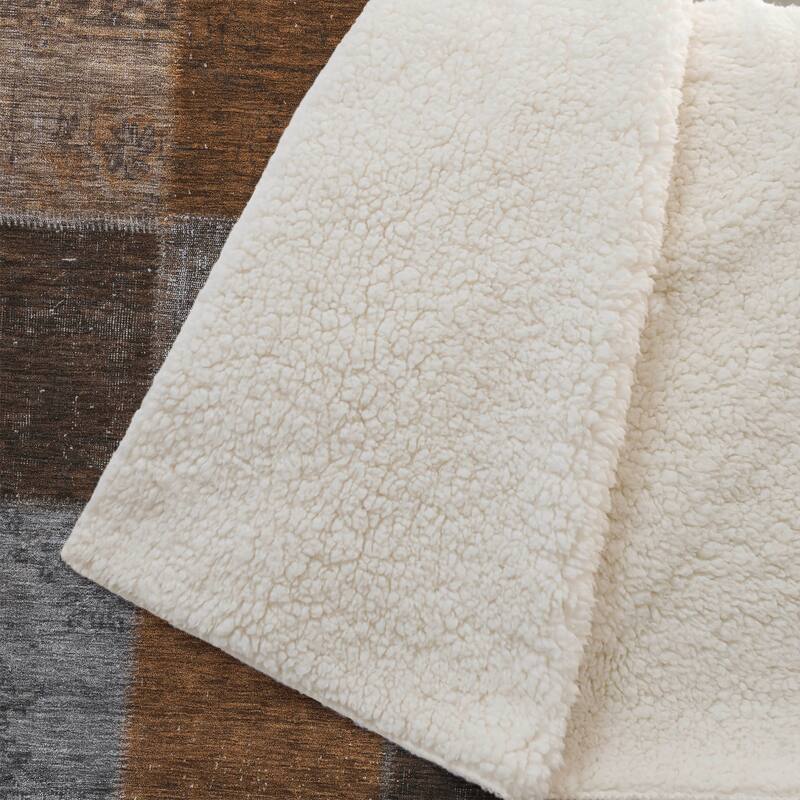Premium Machine Washable Vintage Patchwork Sherpa Throw Blanket
