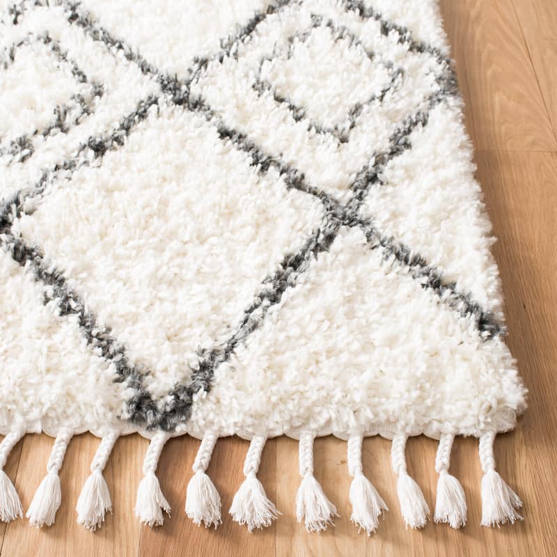 SAFAVIEH Moroccan Tassel Shag Lilyan 1.5-inch Thick Rug