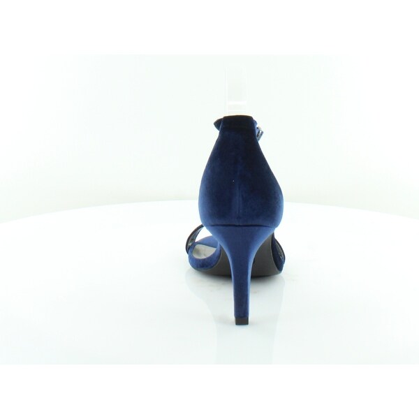 bandolino navy blue heels