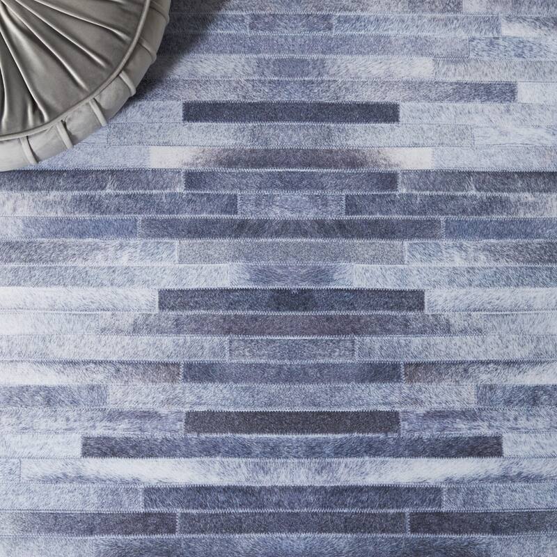 SAFAVIEH Faux Hide Machine Washable Slip Resistant Virzhinia Modern