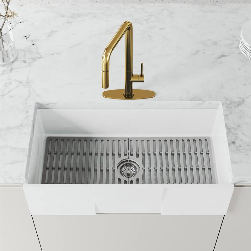 VIGO Parsons 18" H Single Handle Pull-Down Sprayer Kitchen Faucet