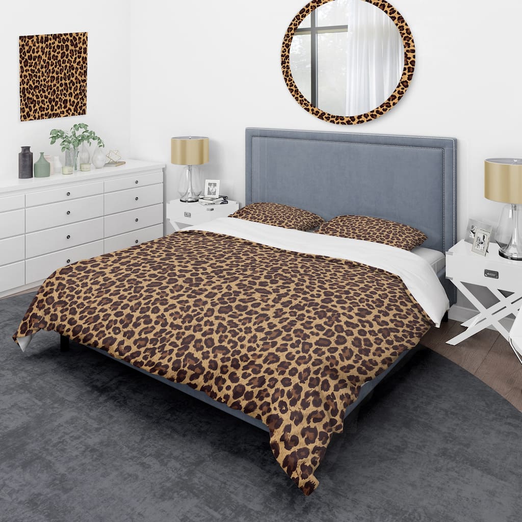 Designart 'Brown Leopard Pattern' Cabin & Lodge Duvet Cover Set